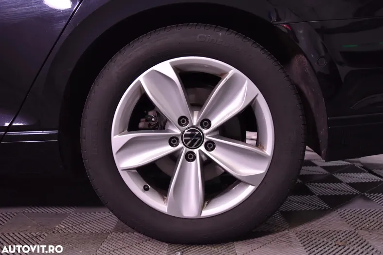 Volkswagen Passat din 2021 cu 113.661 km - oferta VOL176152 - foto 13