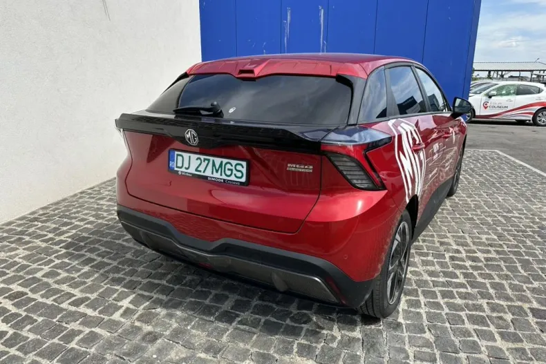 MG MG4 din 2023 cu 4.850 km - oferta MG0176190 - foto 4