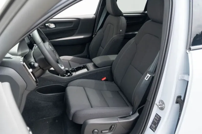 Volvo XC40 din 2024 cu 8.300 km - oferta VOL176193 - foto 8