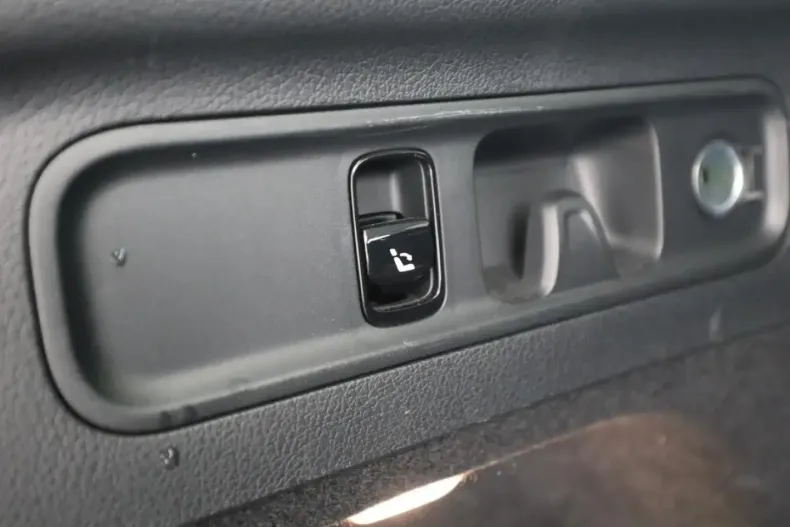 Mercedes-Benz GLC 300 din 2023 cu 61.800 km - oferta MER176207 - foto 21