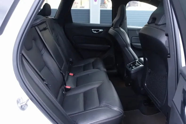 Volvo XC60 din 2022 cu 73.900 km - oferta VOL176226 - foto 8