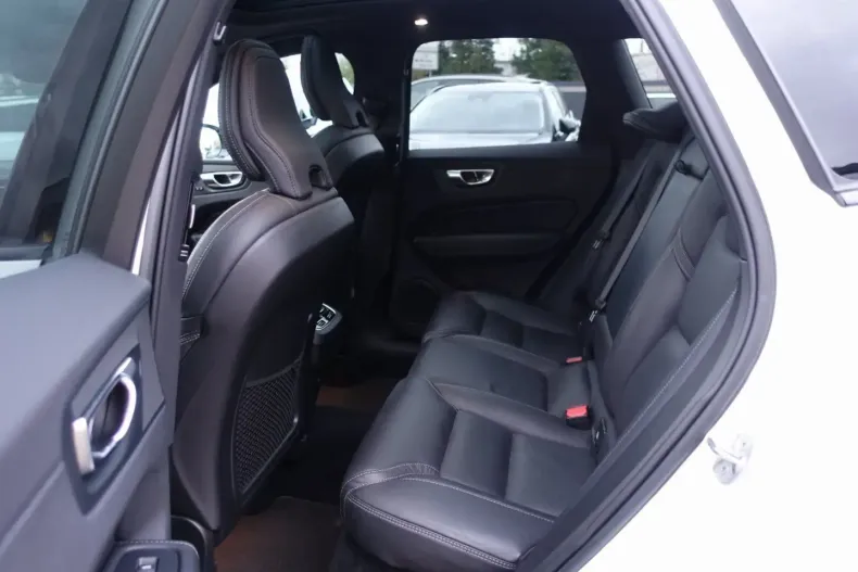 Volvo XC60 din 2022 cu 73.900 km - oferta VOL176226 - foto 12