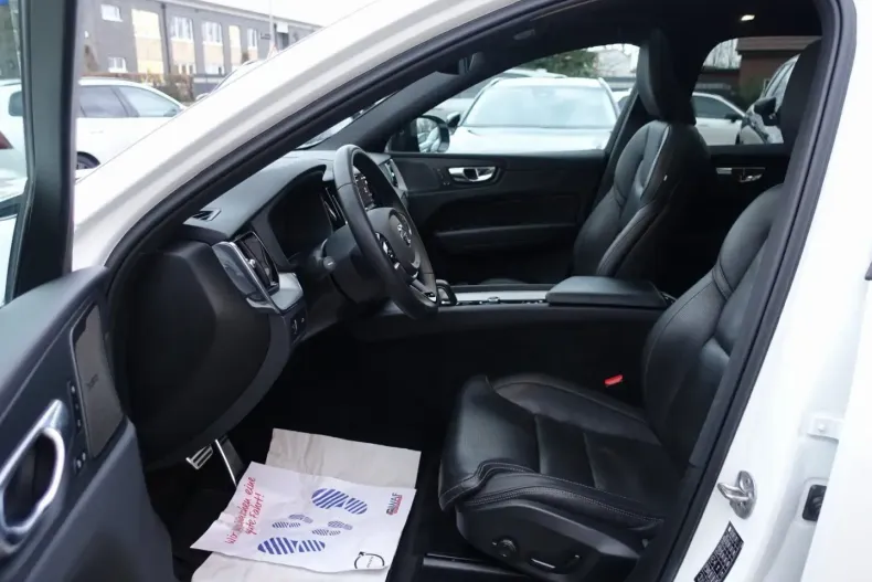 Volvo XC60 din 2022 cu 73.900 km - oferta VOL176226 - foto 13