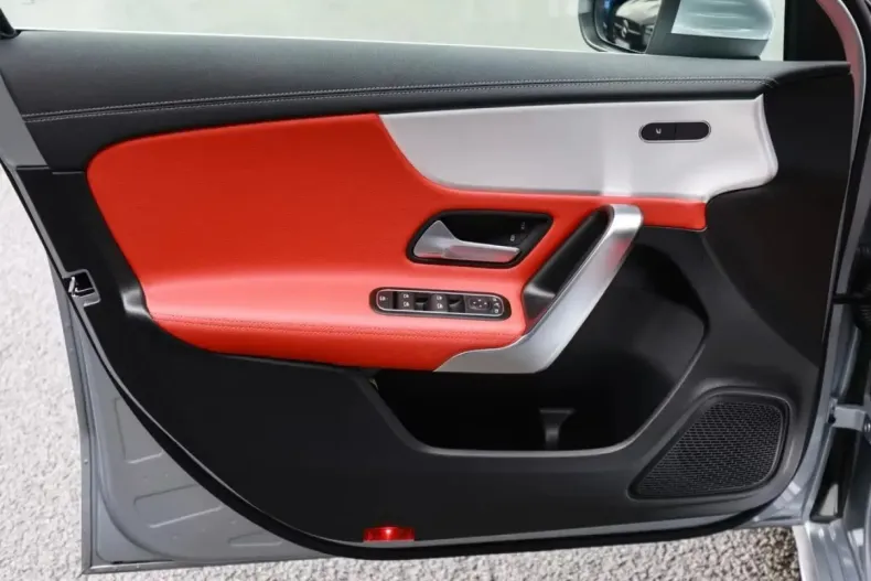 Mercedes-Benz A 220 din 2024 cu 6.500 km - oferta MER176232 - foto 5