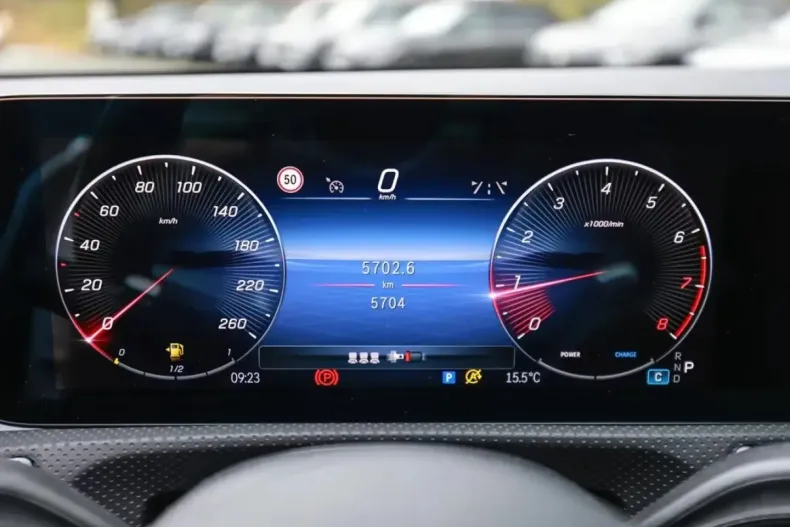 Mercedes-Benz A 220 din 2024 cu 6.500 km - oferta MER176232 - foto 9