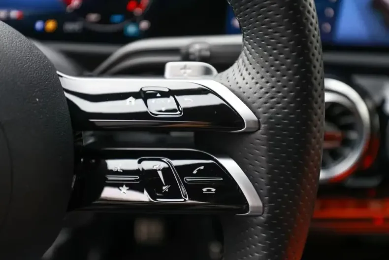 Mercedes-Benz A 220 din 2024 cu 6.500 km - oferta MER176232 - foto 11