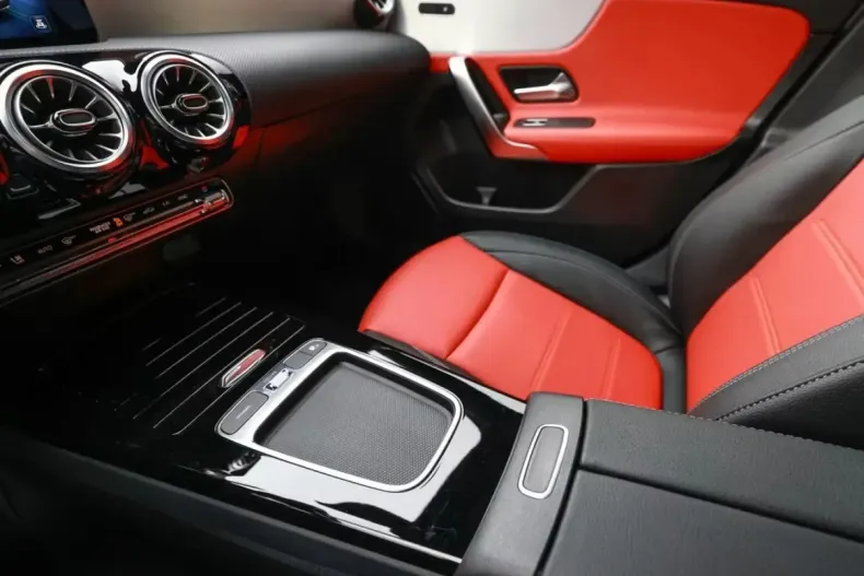 Mercedes-Benz A 220 din 2024 cu 6.500 km - oferta MER176232 - foto 18