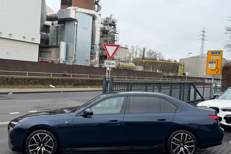 BMW 750 din 2023 cu 95.900 km - oferta BMW176261 - foto 6