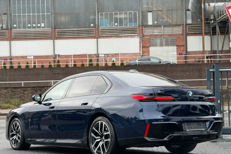 BMW 750 din 2023 cu 95.900 km - oferta BMW176261 - foto 7