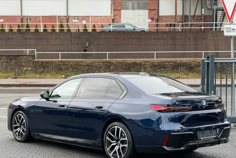 BMW 750 din 2023 cu 95.900 km - oferta BMW176261 - foto 8