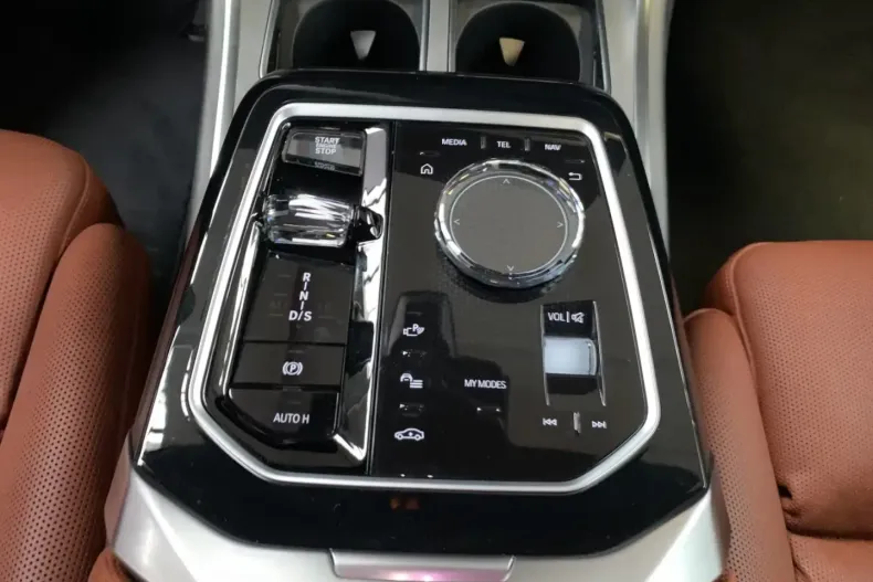 BMW 750 din 2023 cu 38.300 km - oferta BMW176265 - foto 8