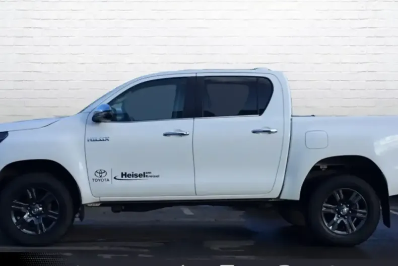 Toyota Hilux din 2024 cu 9.999 km - oferta TOY176281 - foto 1