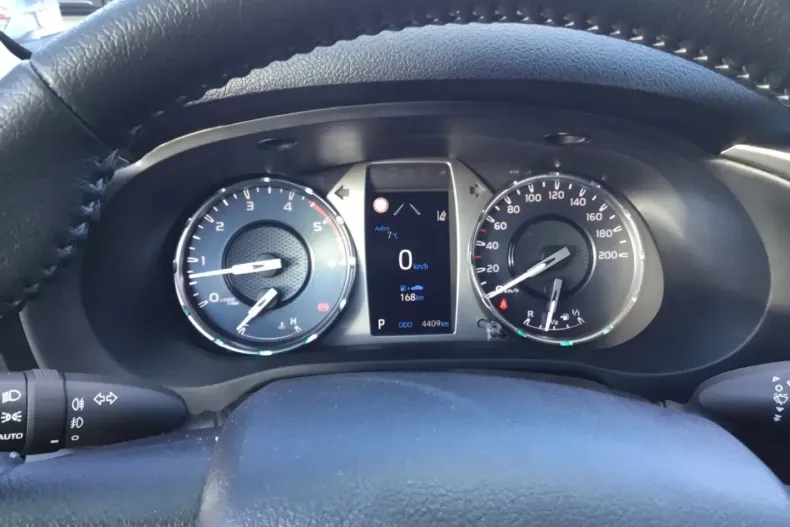 Toyota Hilux din 2024 cu 9.999 km - oferta TOY176281 - foto 8