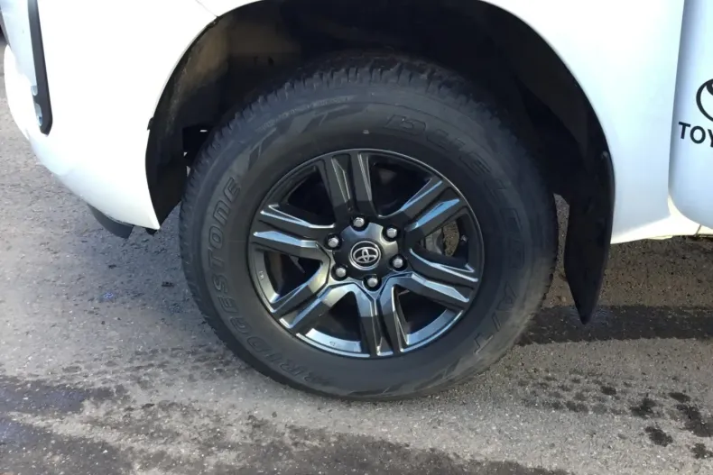 Toyota Hilux din 2024 cu 9.999 km - oferta TOY176281 - foto 14