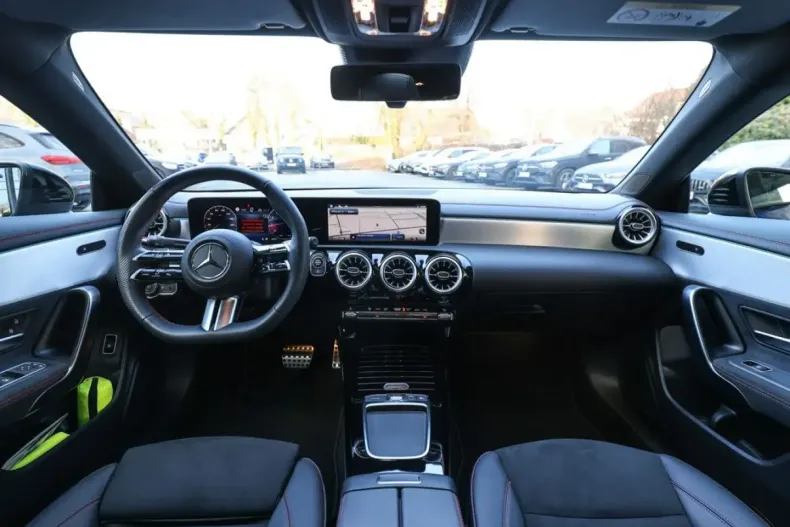 Mercedes-Benz CLA 180 din 2024 cu 3.952 km - oferta MER176294 - foto 6