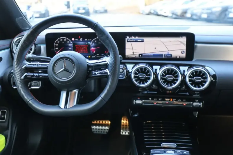 Mercedes-Benz CLA 180 din 2024 cu 3.952 km - oferta MER176294 - foto 7