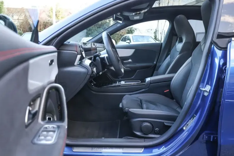 Mercedes-Benz CLA 180 din 2024 cu 3.952 km - oferta MER176294 - foto 8