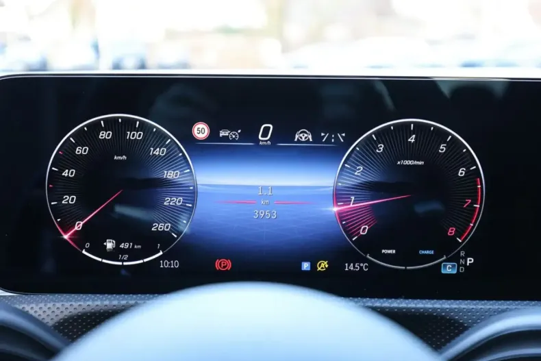 Mercedes-Benz CLA 180 din 2024 cu 3.952 km - oferta MER176294 - foto 16