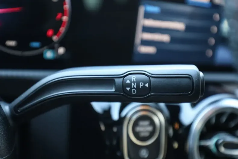 Mercedes-Benz CLA 180 din 2024 cu 3.952 km - oferta MER176294 - foto 18