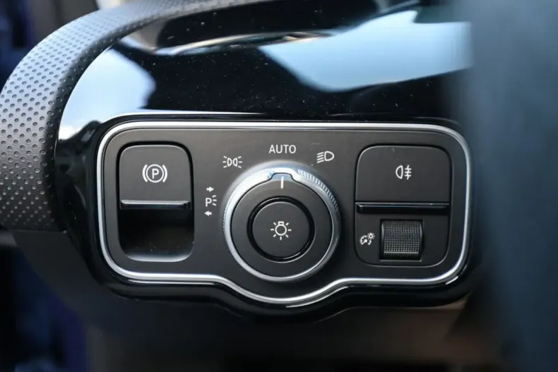 Mercedes-Benz CLA 180 din 2024 cu 3.952 km - oferta MER176294 - foto 20