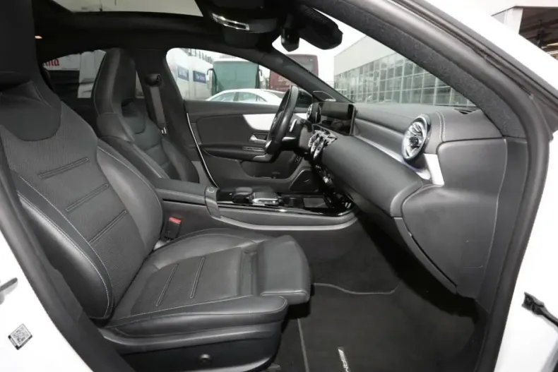 Mercedes-Benz CLA 250 din 2022 cu 64.950 km - oferta MER176302 - foto 7