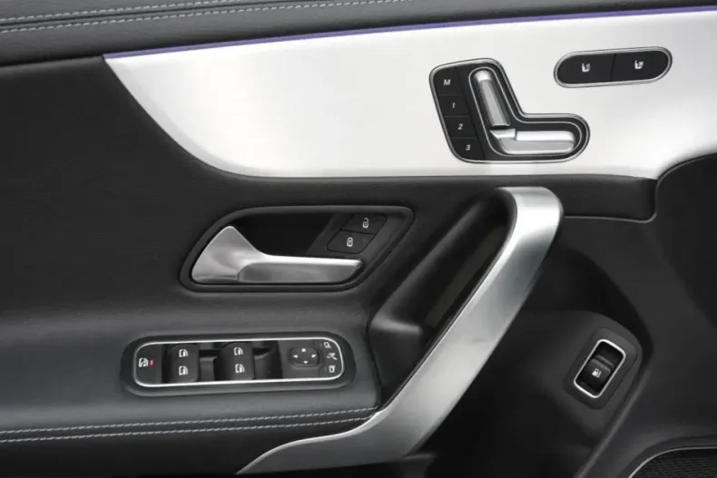 Mercedes-Benz CLA 250 din 2022 cu 64.950 km - oferta MER176302 - foto 9