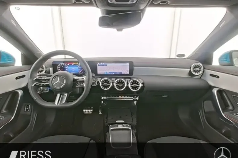 Mercedes-Benz CLA 200 din 2024 cu 9.108 km - oferta MER176305 - foto 6