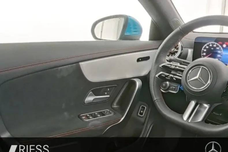Mercedes-Benz CLA 200 din 2024 cu 9.108 km - oferta MER176305 - foto 8