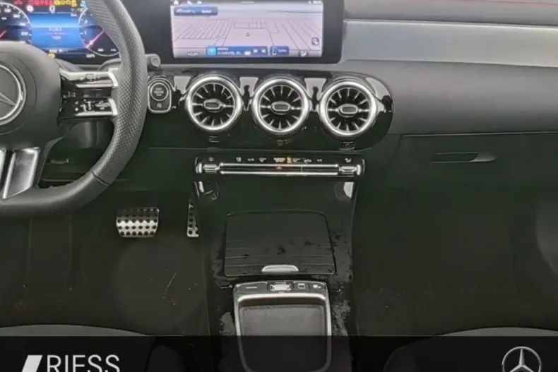 Mercedes-Benz CLA 200 din 2024 cu 9.108 km - oferta MER176305 - foto 9