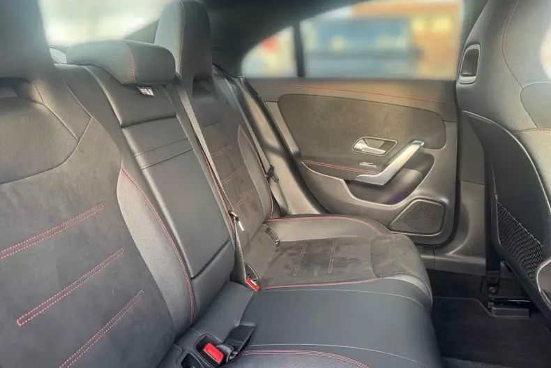 Mercedes-Benz CLA 180 din 2024 cu 16.430 km - oferta MER176314 - foto 10