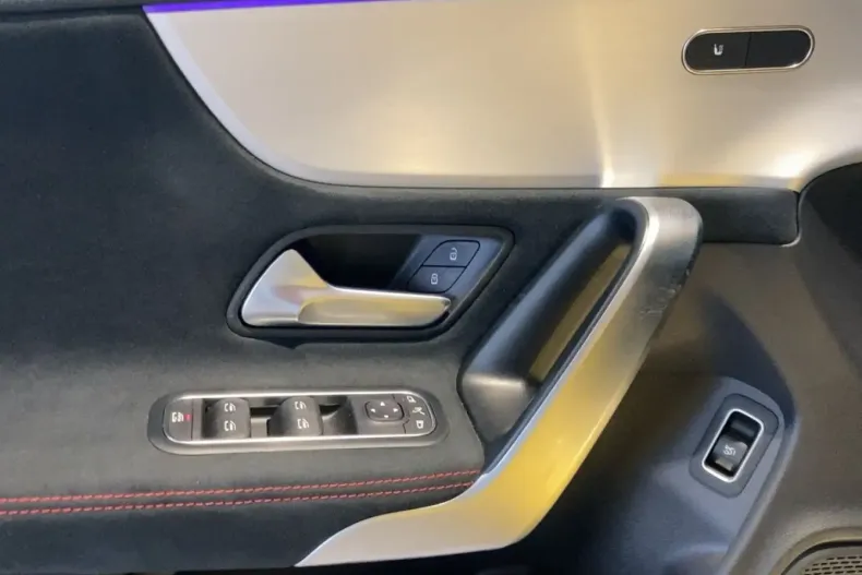 Mercedes-Benz CLA 220 din 2022 cu 77.917 km - oferta MER176315 - foto 11