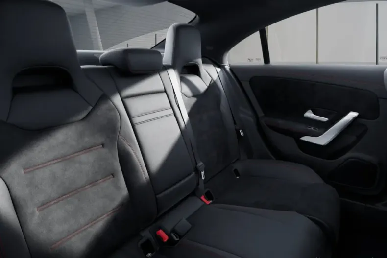 Mercedes-Benz CLA 200 din 2024 cu 11.310 km - oferta MER176316 - foto 7