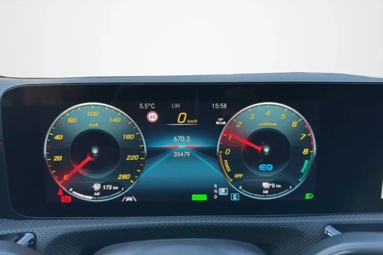 Mercedes-Benz CLA 250 din 2022 cu 35.472 km - oferta MER176328 - foto 13