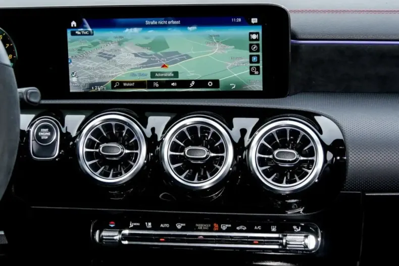 Mercedes-Benz CLA 250 din 2022 cu 49.852 km - oferta MER176331 - foto 7