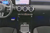 Mercedes-Benz CLA 180 din 2024 cu 27.765 km - oferta MER176332 - foto 4