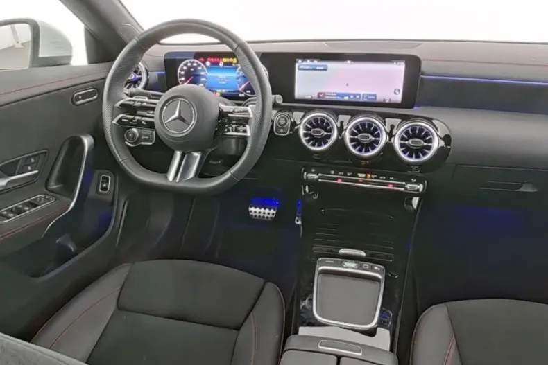 Mercedes-Benz CLA 180 din 2024 cu 27.765 km - oferta MER176332 - foto 5