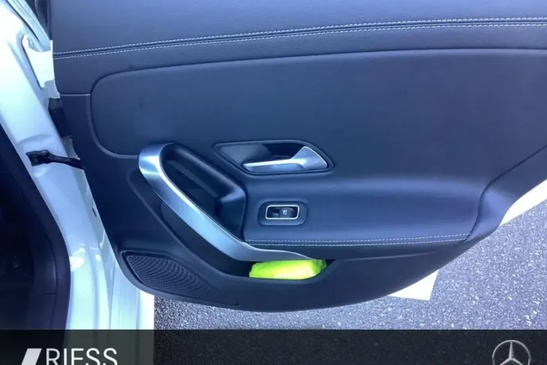 Mercedes-Benz CLA 250 din 2022 cu 49.672 km - oferta MER176343 - foto 17