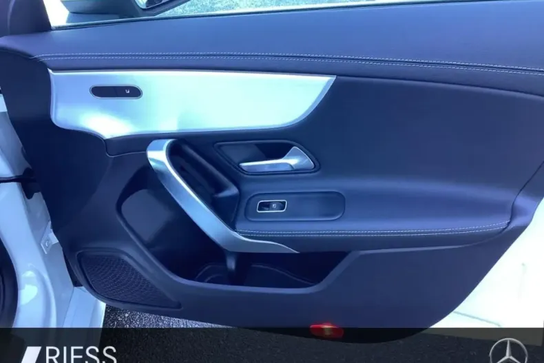 Mercedes-Benz CLA 250 din 2022 cu 49.672 km - oferta MER176343 - foto 18