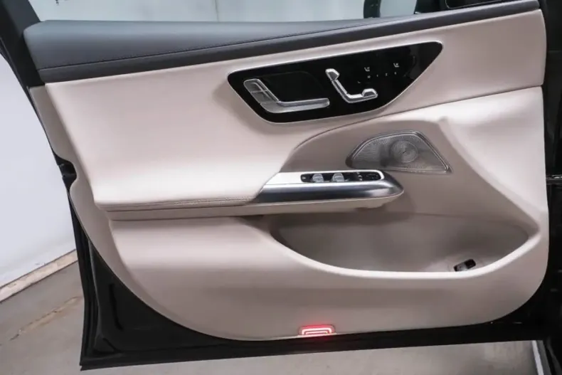 Mercedes-Benz E 400 din 2024 cu 23.386 km - oferta MER176352 - foto 10