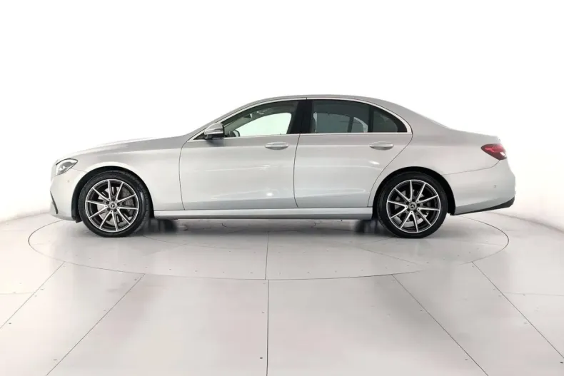 Mercedes-Benz E 300 din 2022 cu 96.369 km - oferta MER176353 - foto 3