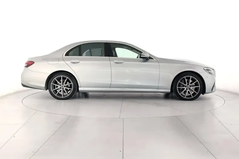 Mercedes-Benz E 300 din 2022 cu 96.369 km - oferta MER176353 - foto 4