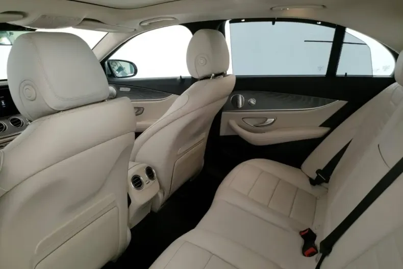 Mercedes-Benz E 300 din 2022 cu 96.369 km - oferta MER176353 - foto 13