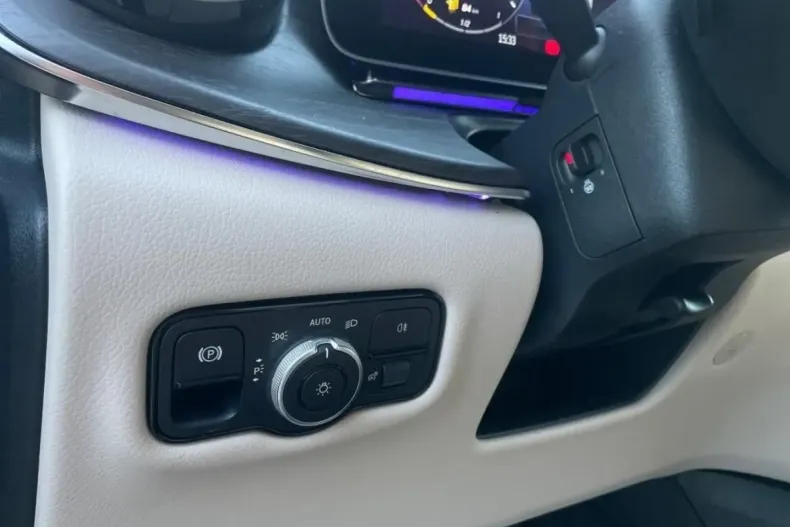 Mercedes-Benz V 300 din 2024 cu 13.627 km - oferta MER176356 - foto 4