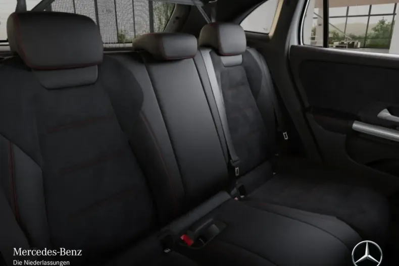 Mercedes-Benz GLA 180 din 2024 cu 3.619 km - oferta MER176402 - foto 10