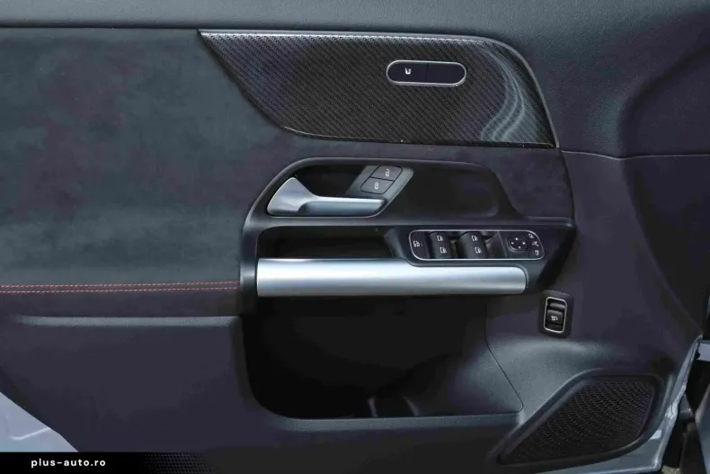 Mercedes-Benz GLA 180 din 2024 cu 4.020 km - oferta MER176403 - foto 11