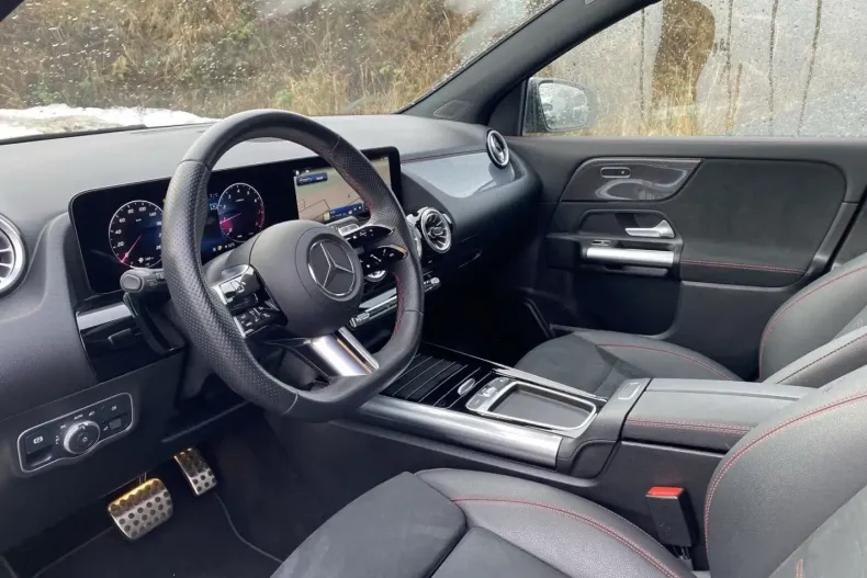 Mercedes-Benz GLA 200 din 2024 cu 17.800 km - oferta MER176404 - foto 9