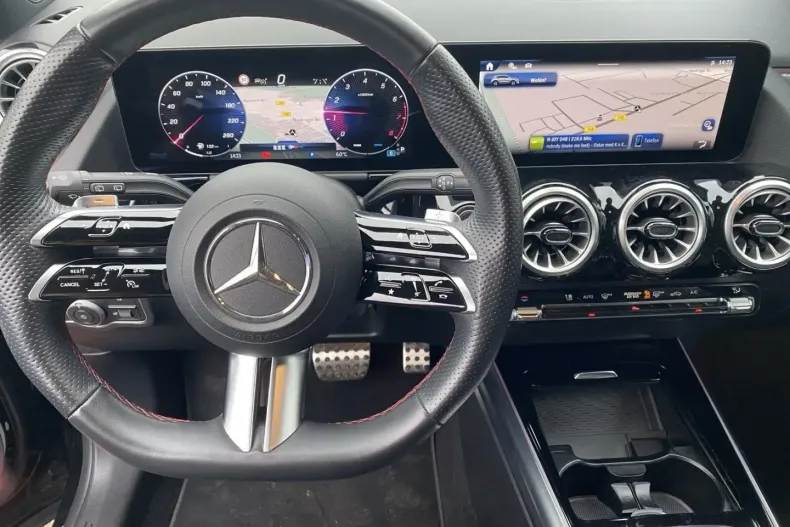 Mercedes-Benz GLA 200 din 2024 cu 17.800 km - oferta MER176404 - foto 11