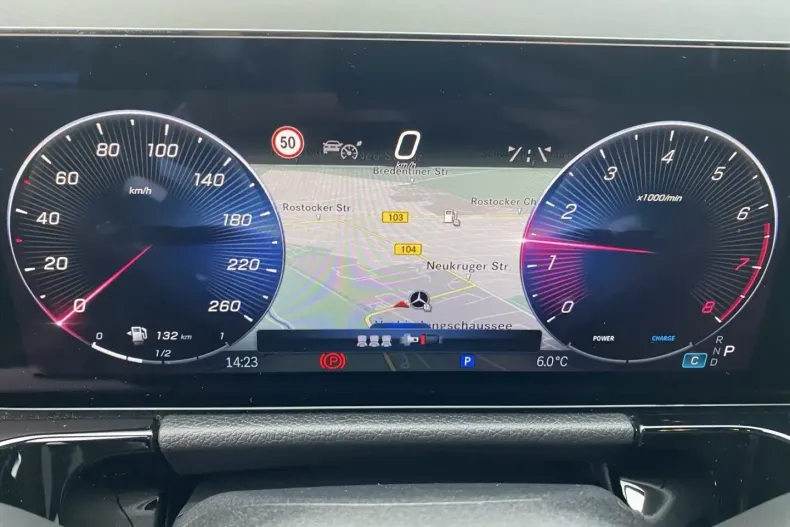 Mercedes-Benz GLA 200 din 2024 cu 17.800 km - oferta MER176404 - foto 12