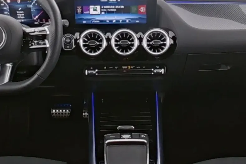 Mercedes-Benz GLA 200 din 2024 cu 23.109 km - oferta MER176405 - foto 5