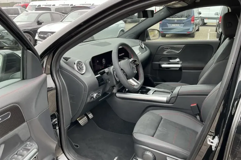 Mercedes-Benz GLA 180 din 2025 cu 12.045 km - oferta MER176408 - foto 9